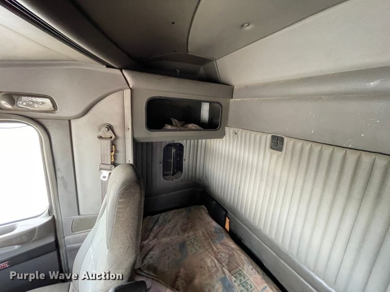 image for item JQ9715 2007 Kenworth T800  semi truck