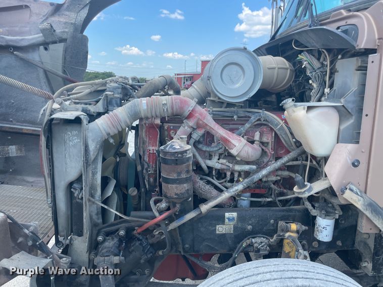 image for item JQ9715 2007 Kenworth T800  semi truck