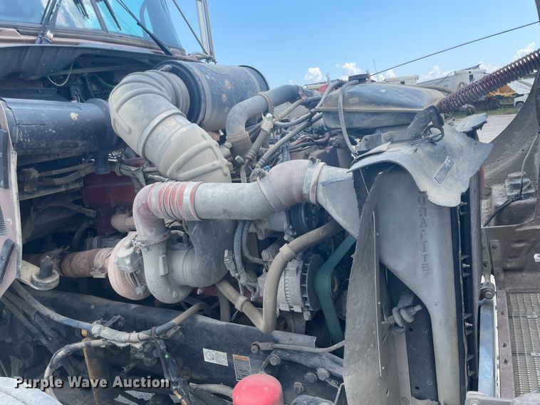 image for item JQ9715 2007 Kenworth T800  semi truck