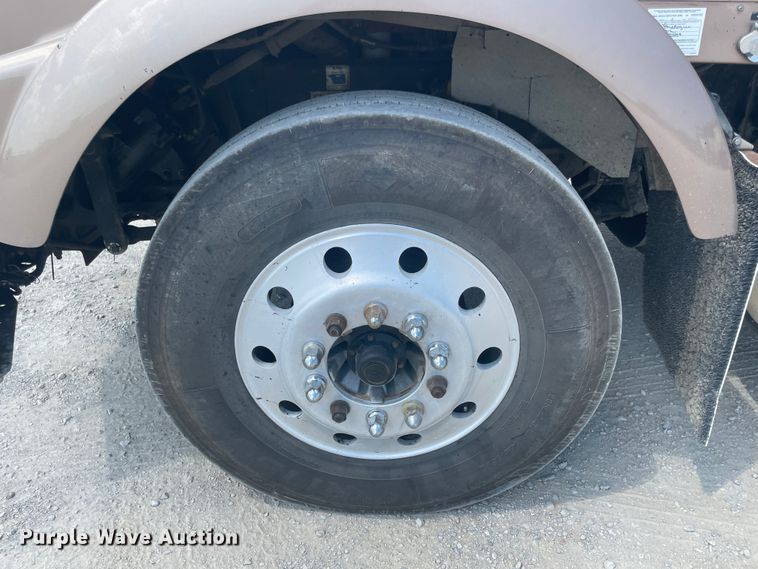 image for item JQ9715 2007 Kenworth T800  semi truck