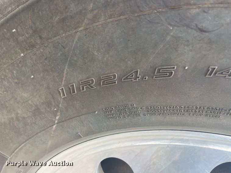 image for item JQ9715 2007 Kenworth T800  semi truck