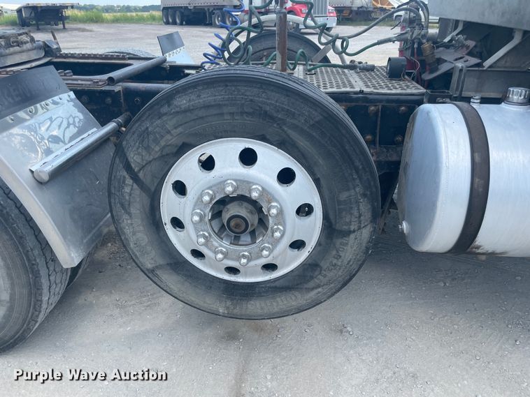 image for item JQ9715 2007 Kenworth T800  semi truck