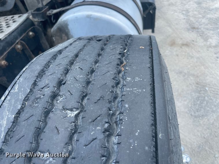 image for item JQ9715 2007 Kenworth T800  semi truck