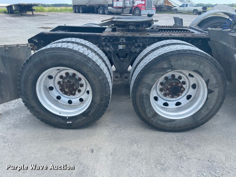 image for item JQ9715 2007 Kenworth T800  semi truck