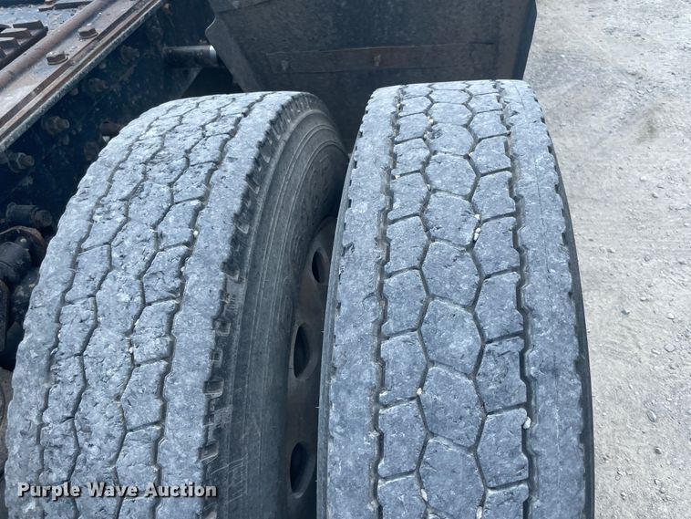 image for item JQ9715 2007 Kenworth T800  semi truck