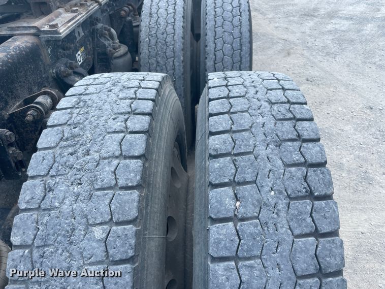 image for item JQ9715 2007 Kenworth T800  semi truck