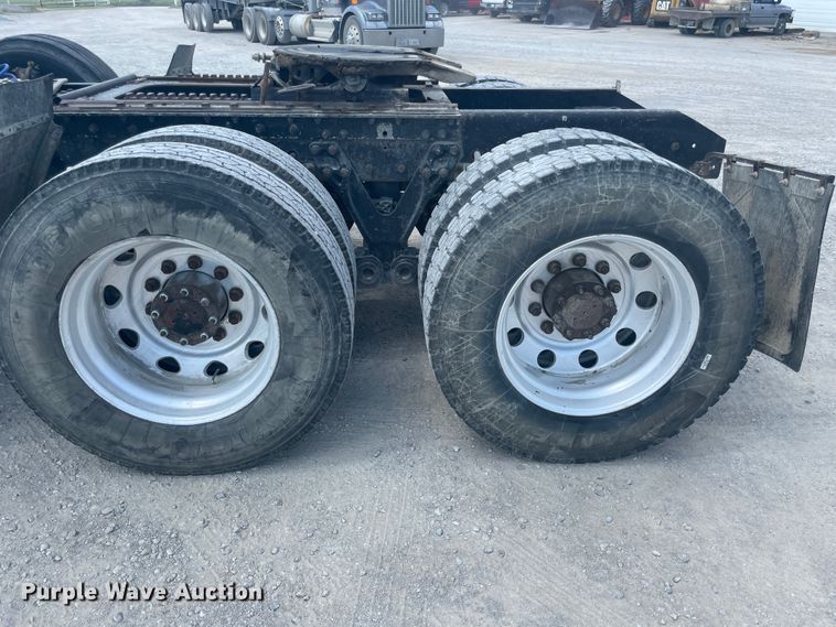 image for item JQ9715 2007 Kenworth T800  semi truck