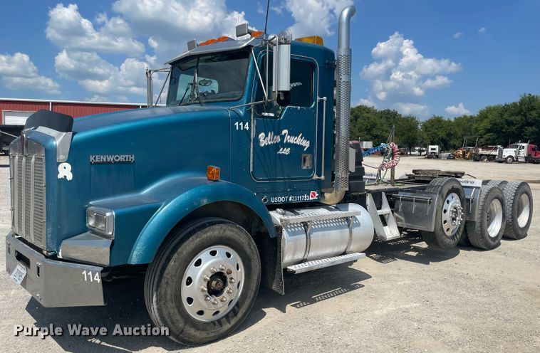 image for item JQ9718 2002 Kenworth T800  semi truck