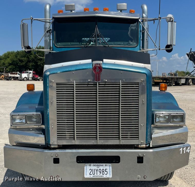 image for item JQ9718 2002 Kenworth T800  semi truck