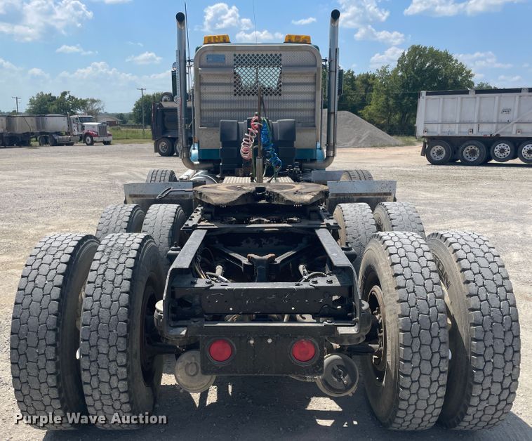 image for item JQ9718 2002 Kenworth T800  semi truck