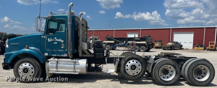 image for item JQ9718 2002 Kenworth T800  semi truck