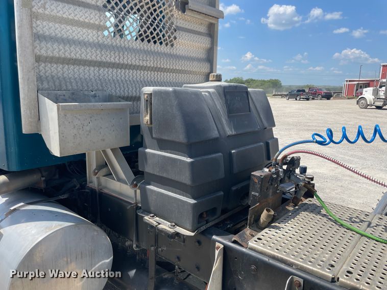 image for item JQ9718 2002 Kenworth T800  semi truck