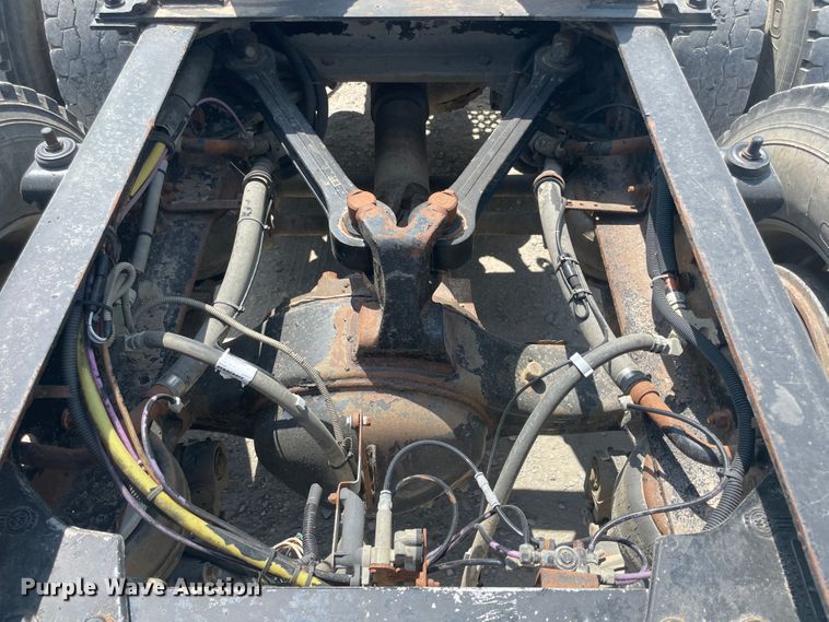 image for item JQ9718 2002 Kenworth T800  semi truck