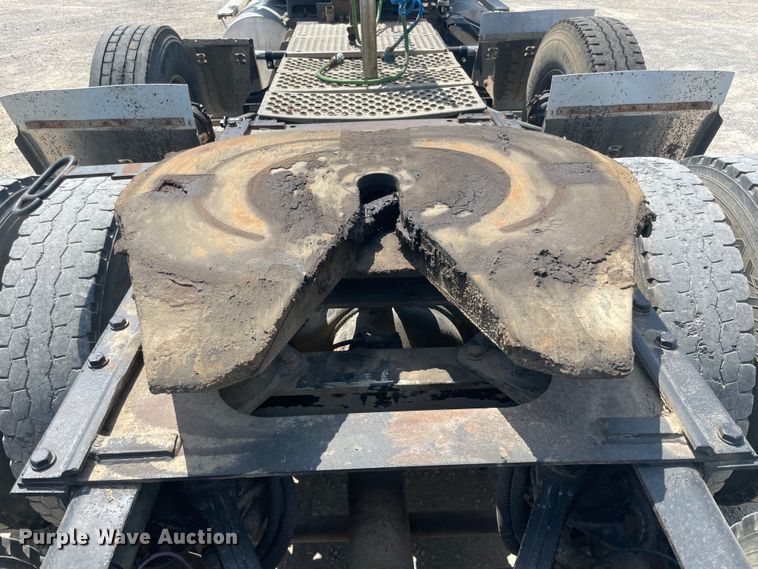 image for item JQ9718 2002 Kenworth T800  semi truck