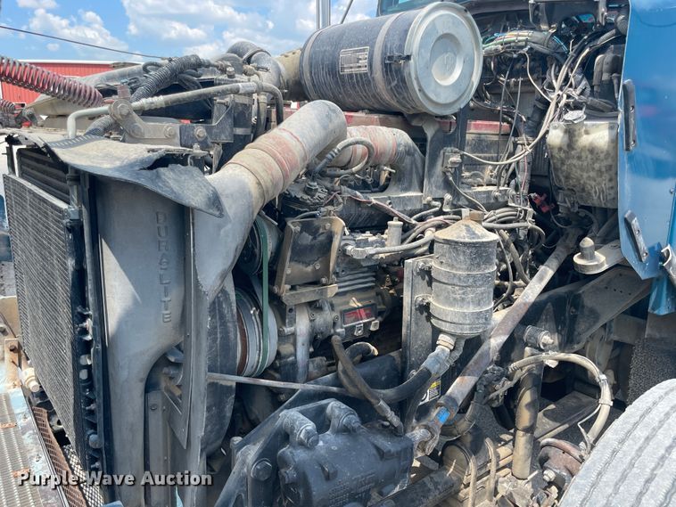 image for item JQ9718 2002 Kenworth T800  semi truck