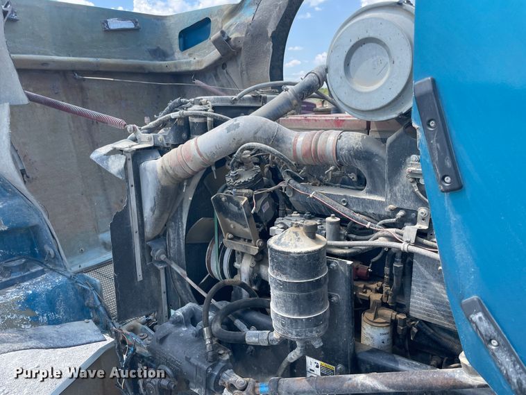 image for item JQ9718 2002 Kenworth T800  semi truck