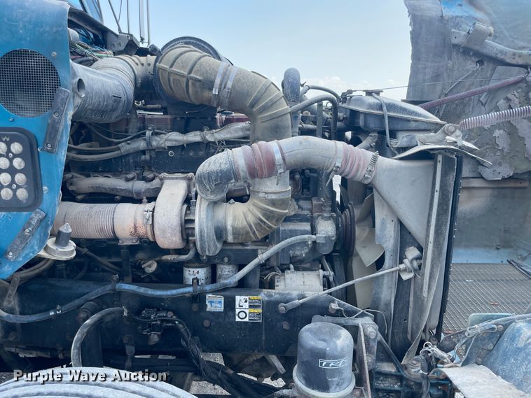 image for item JQ9718 2002 Kenworth T800  semi truck