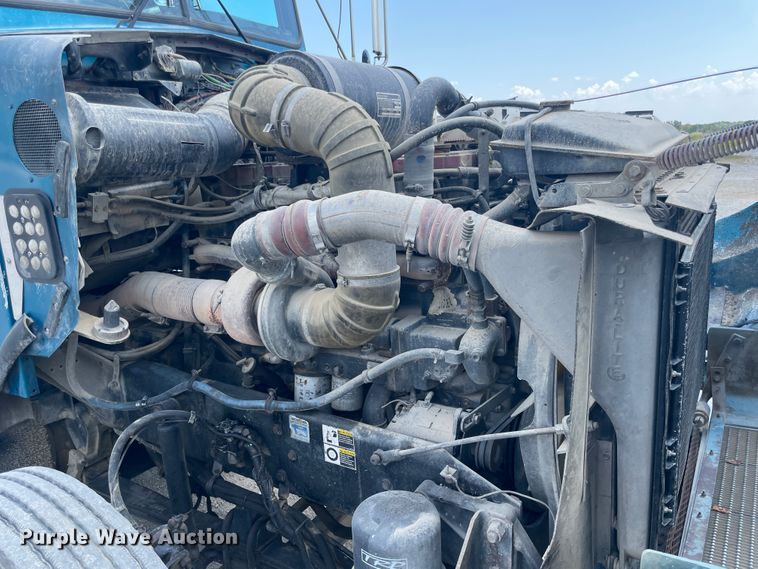 image for item JQ9718 2002 Kenworth T800  semi truck