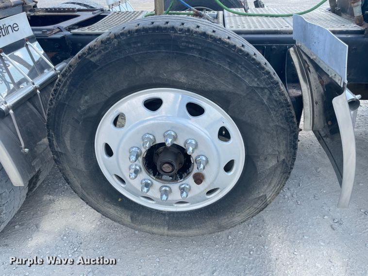 image for item JQ9718 2002 Kenworth T800  semi truck