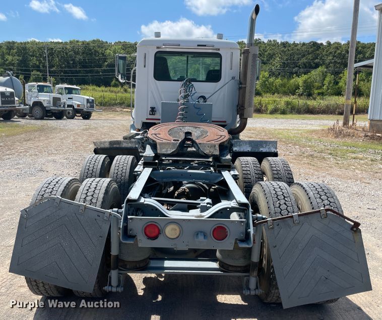 image for item JQ9737 2000 Mack CH613  semi truck