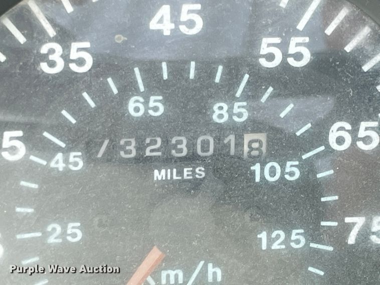 image for item JQ9737 2000 Mack CH613  semi truck