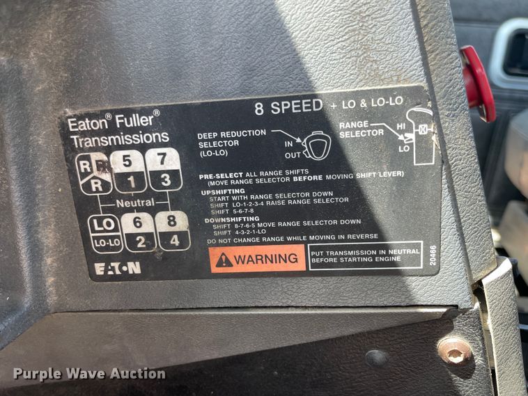 image for item JQ9737 2000 Mack CH613  semi truck