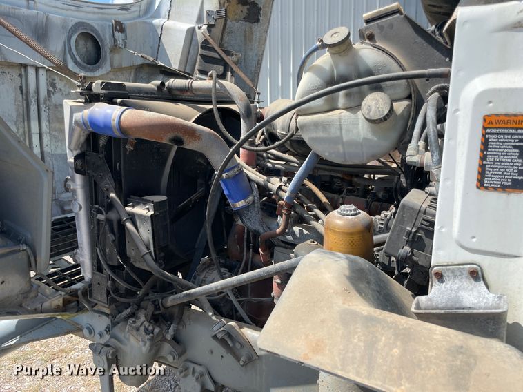 image for item JQ9737 2000 Mack CH613  semi truck