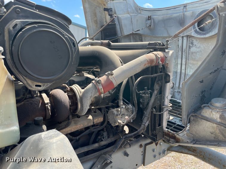 image for item JQ9737 2000 Mack CH613  semi truck