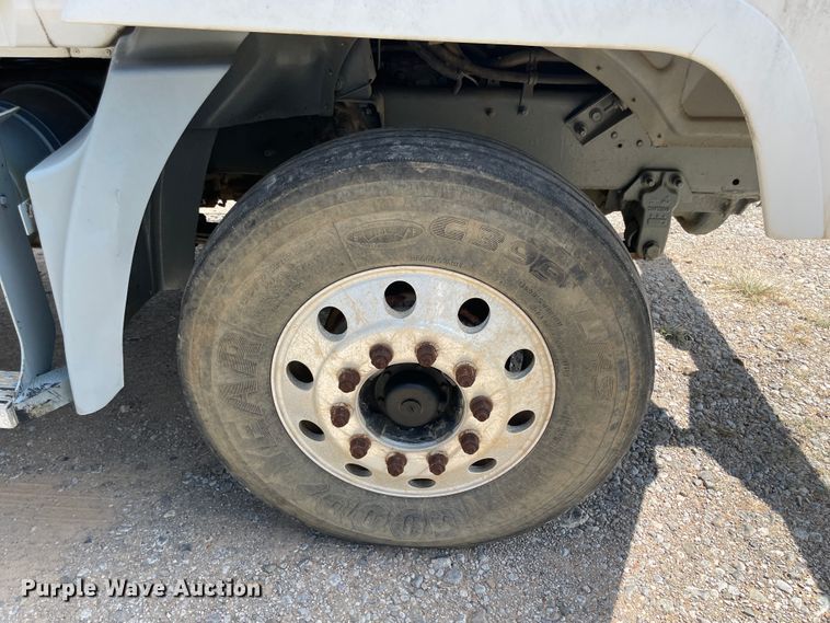 image for item JQ9737 2000 Mack CH613  semi truck