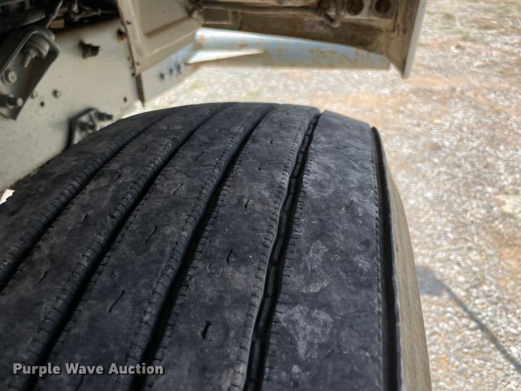 image for item JQ9737 2000 Mack CH613  semi truck