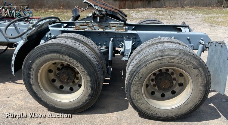 image for item JQ9737 2000 Mack CH613  semi truck