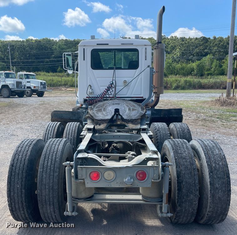 image for item JQ9738 1999 Mack CH613  semi truck