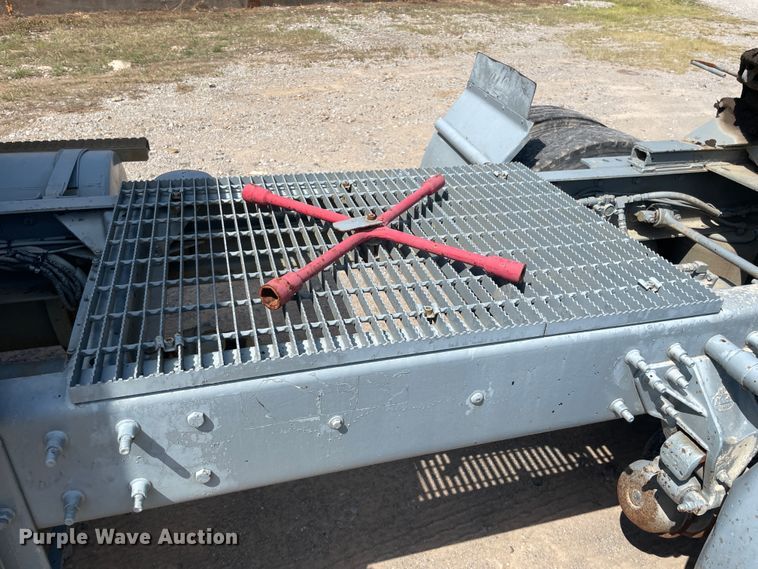 image for item JQ9738 1999 Mack CH613  semi truck