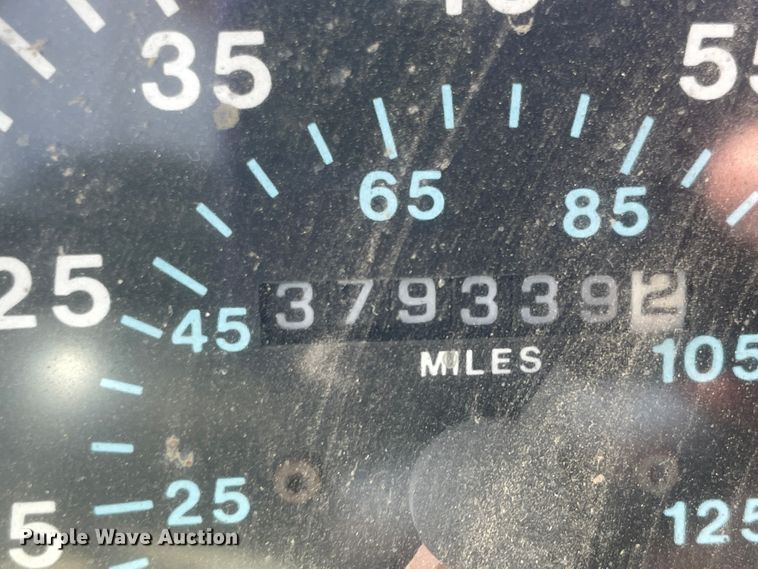 image for item JQ9738 1999 Mack CH613  semi truck