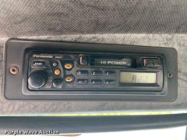 image for item JQ9738 1999 Mack CH613  semi truck