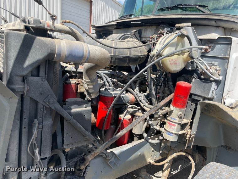 image for item JQ9738 1999 Mack CH613  semi truck