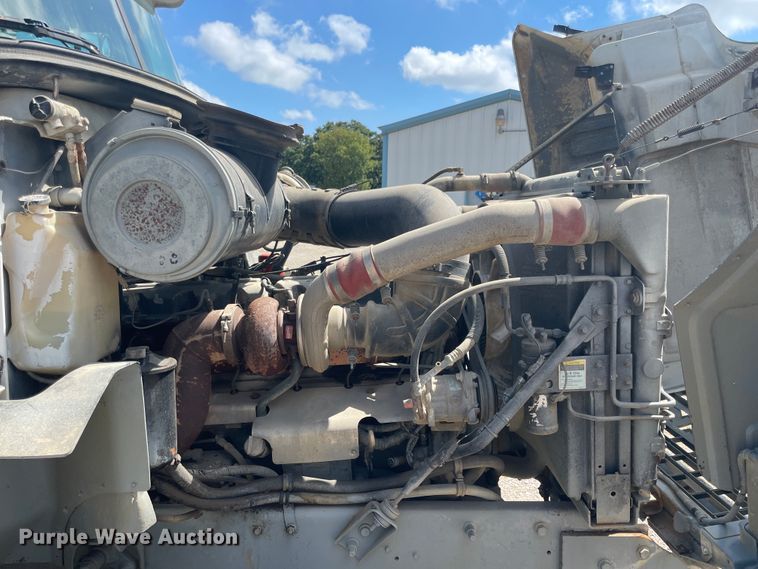 image for item JQ9738 1999 Mack CH613  semi truck