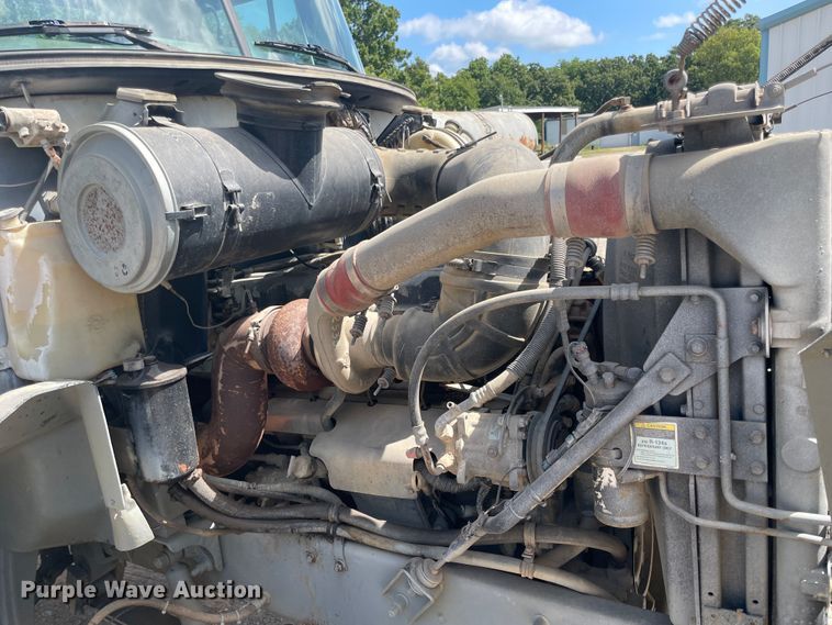 image for item JQ9738 1999 Mack CH613  semi truck