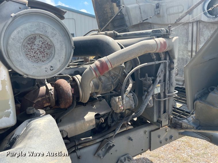 image for item JQ9738 1999 Mack CH613  semi truck