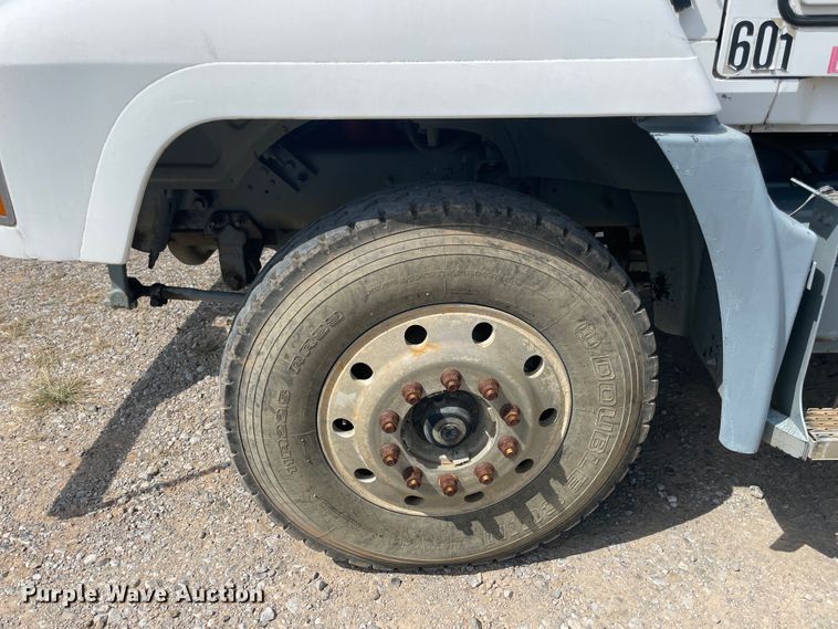 image for item JQ9738 1999 Mack CH613  semi truck