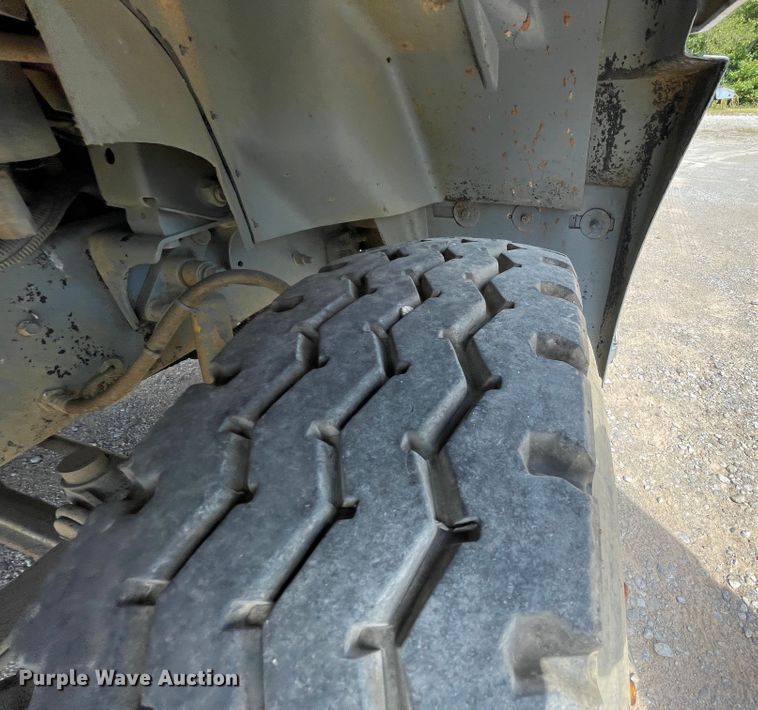 image for item JQ9738 1999 Mack CH613  semi truck