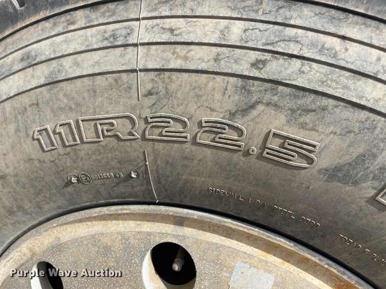 image for item JQ9738 1999 Mack CH613  semi truck