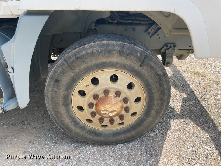 image for item JQ9738 1999 Mack CH613  semi truck