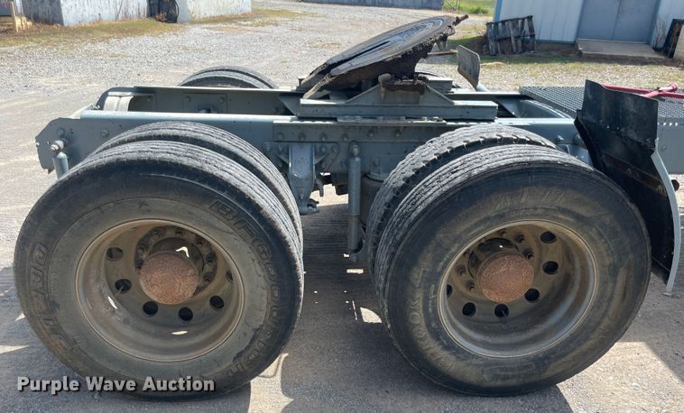 image for item JQ9738 1999 Mack CH613  semi truck