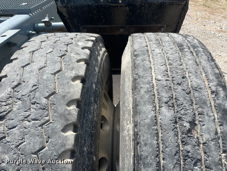 image for item JQ9738 1999 Mack CH613  semi truck