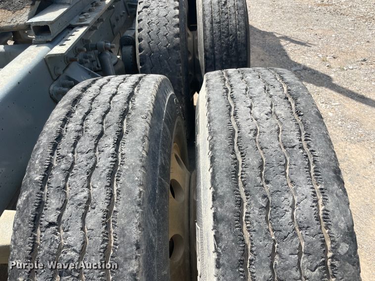 image for item JQ9738 1999 Mack CH613  semi truck