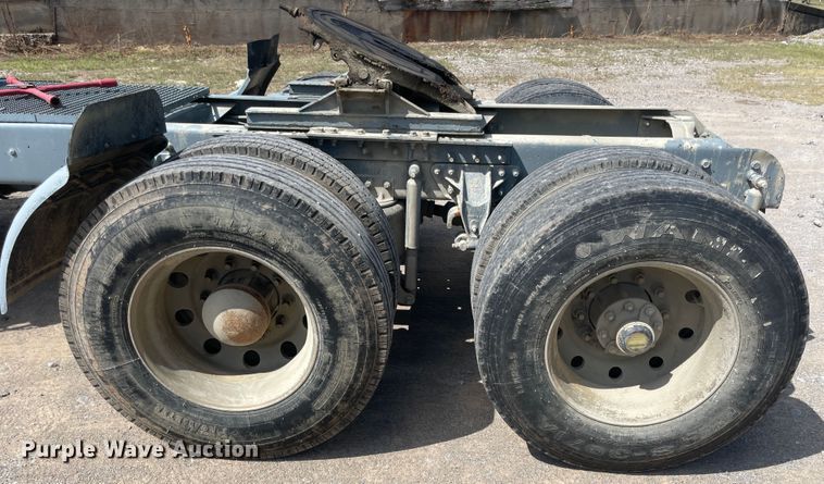 image for item JQ9738 1999 Mack CH613  semi truck