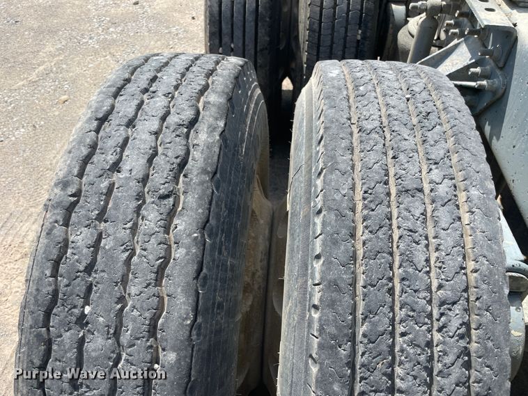 image for item JQ9738 1999 Mack CH613  semi truck