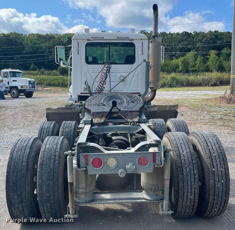 image for item JQ9739 2000 Mack CH613  semi truck