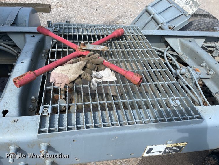 image for item JQ9739 2000 Mack CH613  semi truck